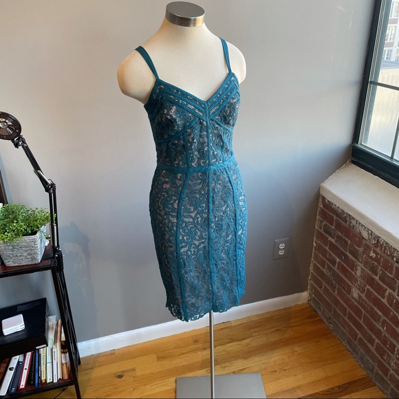 Brand new Harlyn teal / turquoise fitted lace dress, size 6. - Picture 8 of 13